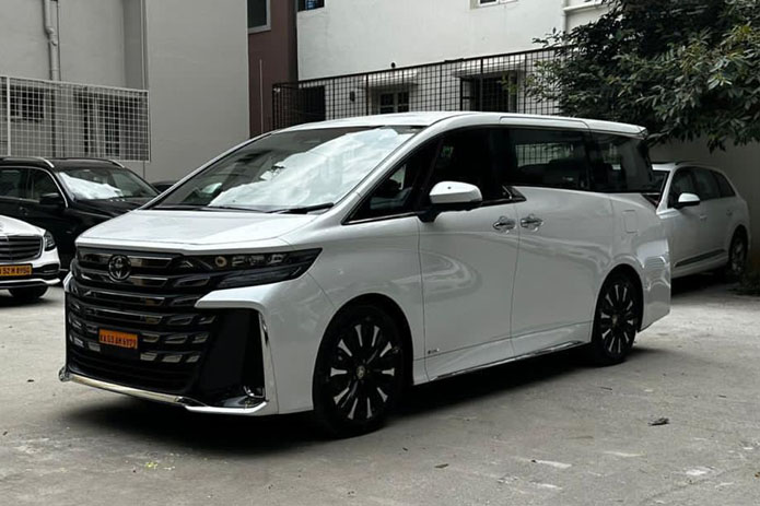 Toyota_Vellfire
